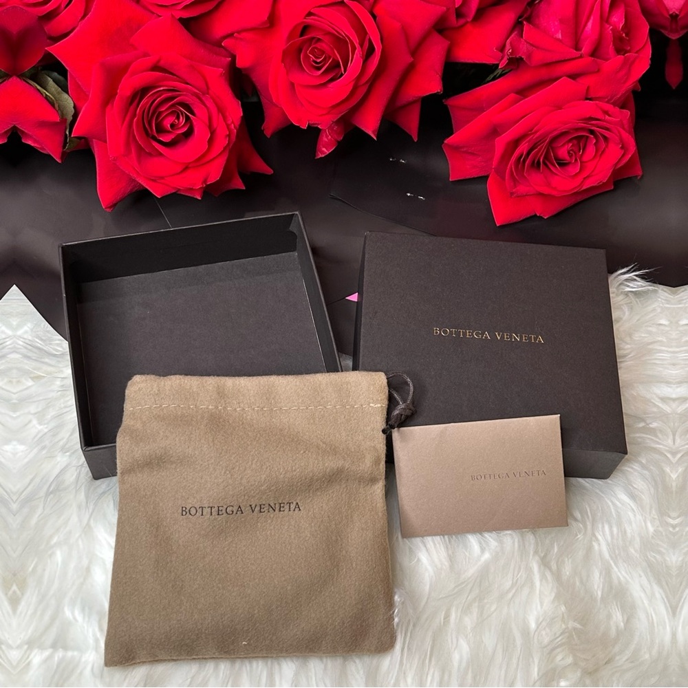 BOTTEGA VENETA Card Holder with Box and Dust Bag - Picture 11 of 12